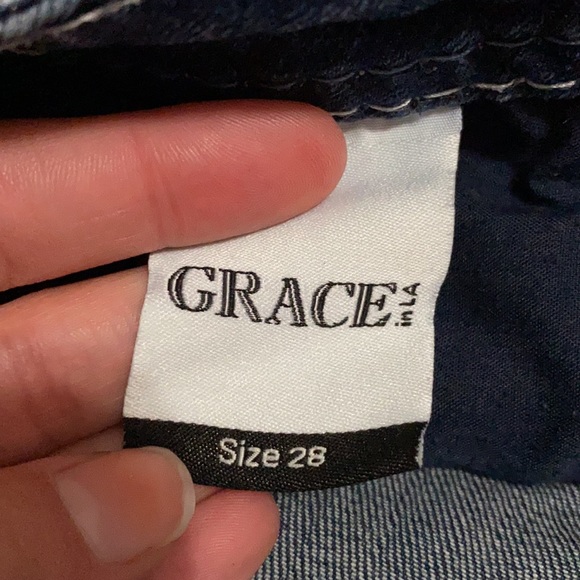 Grace in LA Jeans - Picture 4 of 5